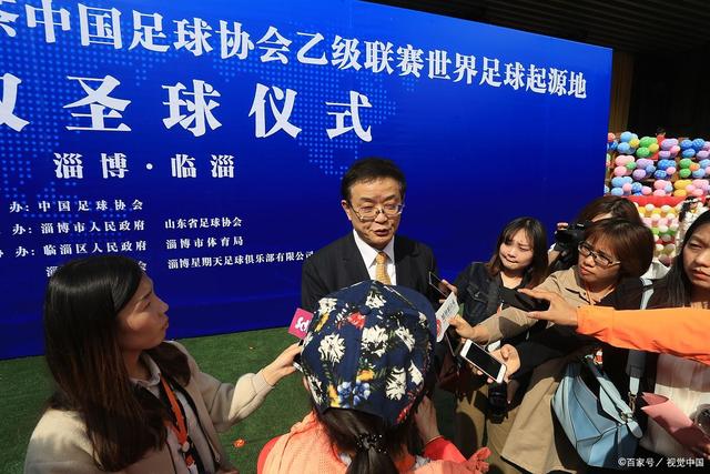 詹姆斯身边人透露，湖人早已不再考虑续约